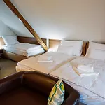 Hotel Na Sustne 3*